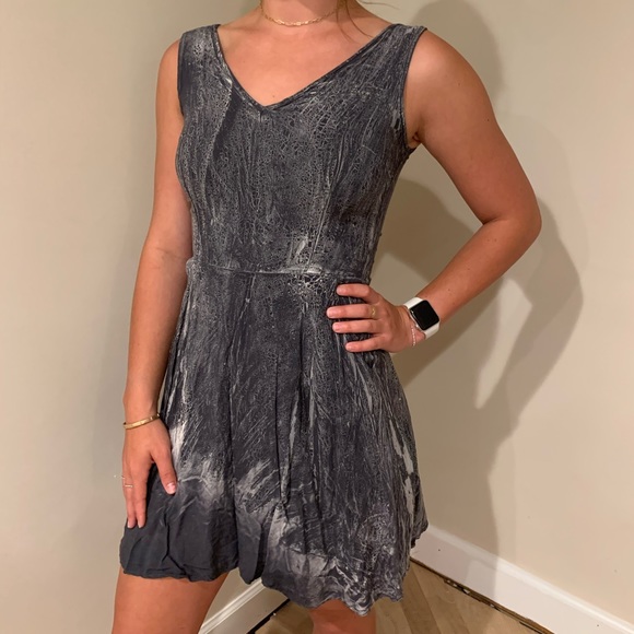 Boutique grey crackle flowy dress - Picture 1 of 3